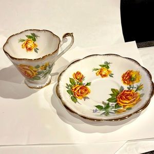 Royal Standard yellow rose teacup